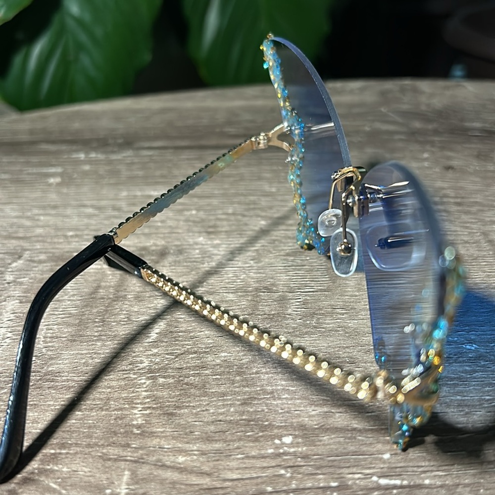 Sunglasses - Picture 3 of 7